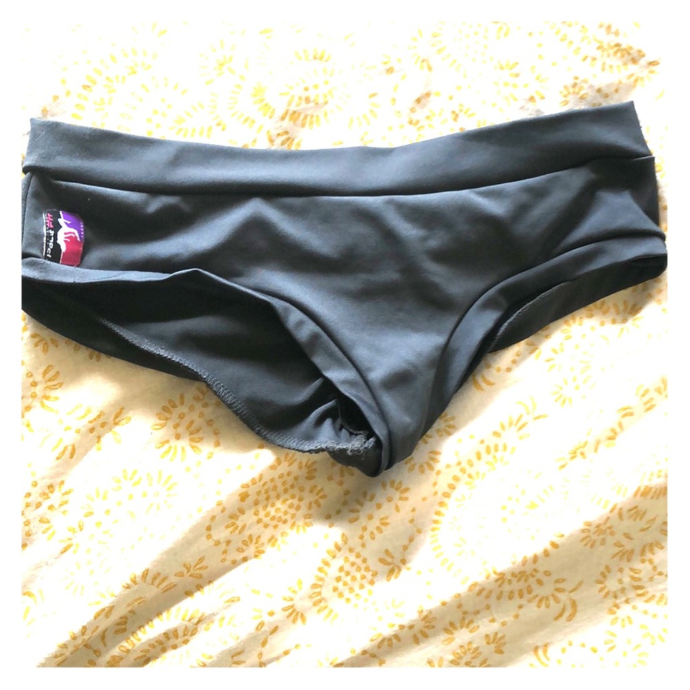 🌺Sm/md charcoal grey pole booty shorts